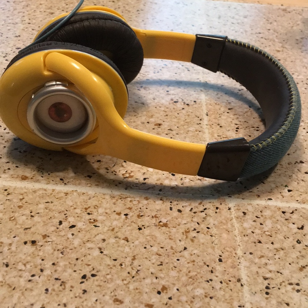 Minion Headphones - Picture 2 of 2